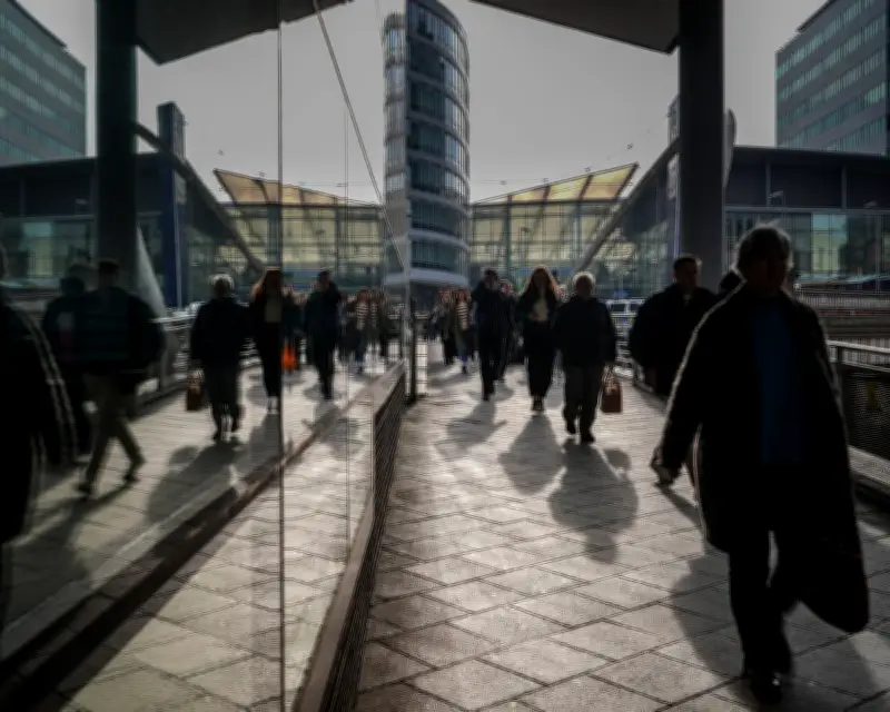 UK Living Standards Fall Fastest in G7 Despite Economic Growth