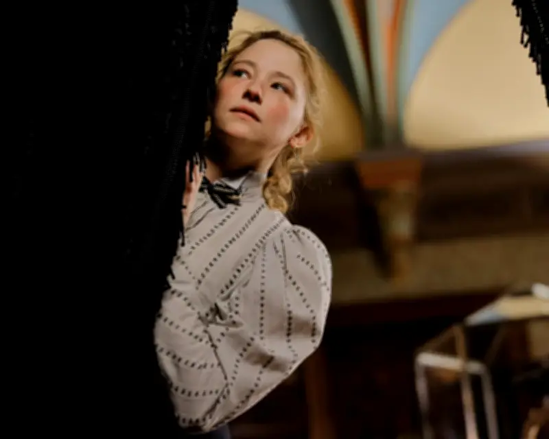 Virginia Woolf's 'Night and Day' Adaptation Captures Cultural Zeitgeist