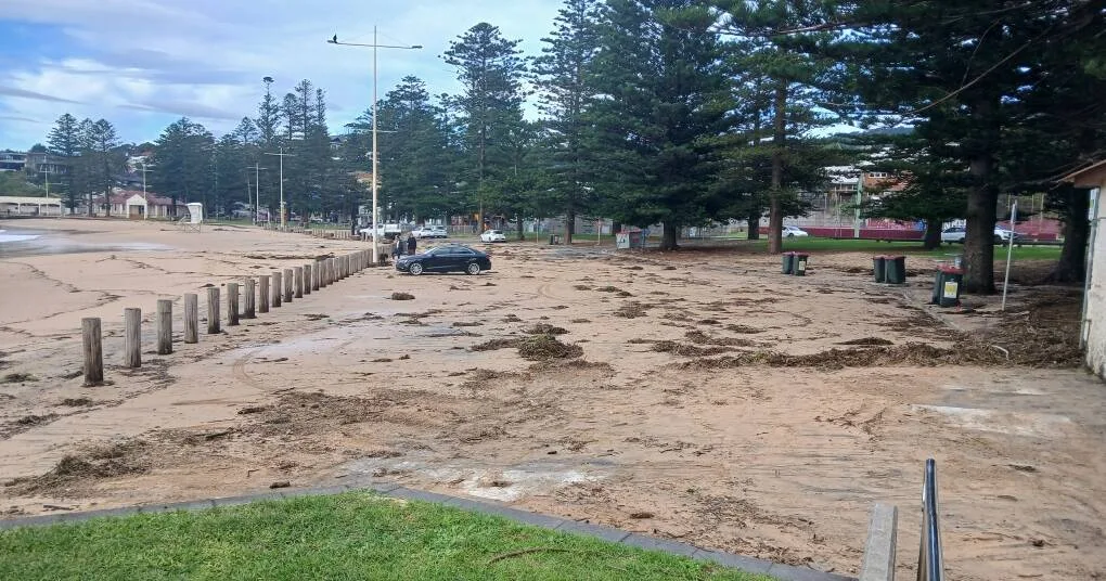 Wollongong Council Races to Clear Sand Before Easter Weekend