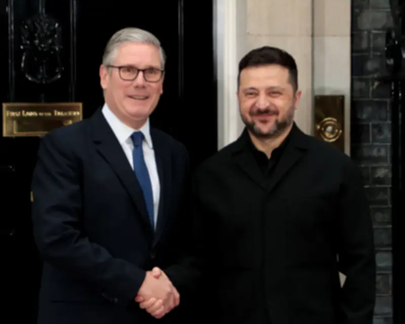 Zelenskyy Meets UK, French, German Leaders in London Amid Strikes on Russia