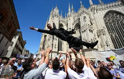 A Flamenco Ballet and Black Swan Cygnets: Photos of the Weekend