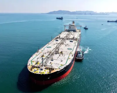 Oil Prices Fall on Hopes of Strait of Hormuz Reopening After Iran-US Peace Deal