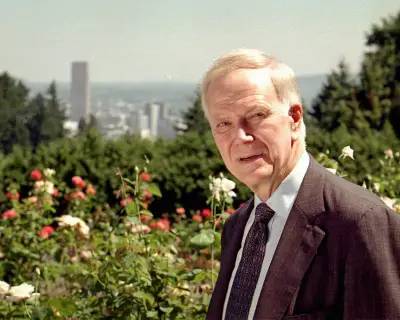 Senator Bob Packwood, Who Resigned Over Sex Scandal, Dies at 93