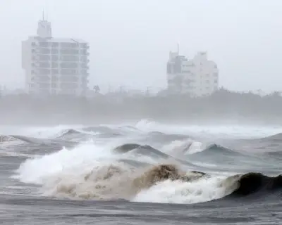 Typhoon Jangmi Leaves 23 Injured in Japan, 1.5 Million Evacuated