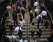 Australia's Net Overseas Migration Drops to 301,000, Lowest Since 2022