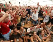 Can Starmer's Late-Night World Cup Openings Save Britain's Struggling Pubs?