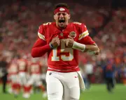 Chiefs Sign Mahomes to $504.75M Restructured Contract Through 2033