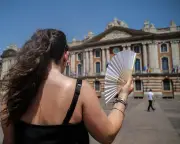 Europe Heatwave: Images of People Seeking Relief from Scorching Temperatures