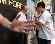 Hong Kong Artist Stopped by Police Over Tiananmen Tribute