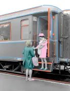 Kind Stranger Helps Lost Travellers on Wrong Train in Netherlands