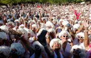 Marilyn Monroe Lookalikes Flock to Palm Springs for 100th Birthday Record