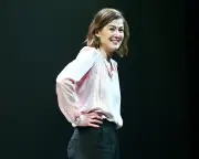 Rosamund Pike stays calm after phone alarm disrupts theatre performance