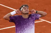 Sabalenka Crashes Out of French Open as Shnaider Advances to Semifinals