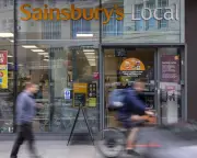 Sainsbury's Cuts Prices to Match Aldi Amid World Cup, Reports Drop in Grocery Inflation