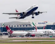 Thunderstorms Cause Major Flight Disruptions at Gatwick and Heathrow