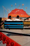 Twins at the Seaside: Sophie Green Captures Joy and Colour