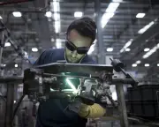 UK Economy Shrinks in April as Iran War Hits Growth