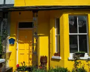 UK House Prices Fall Unexpectedly in May Amid Iran War Uncertainty