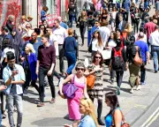 UK Shoppers Return to High Street as Warm Weather Boosts Retail Sales