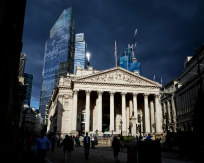 Bank of England to Ease Capital Rules Despite AI Stability Fears