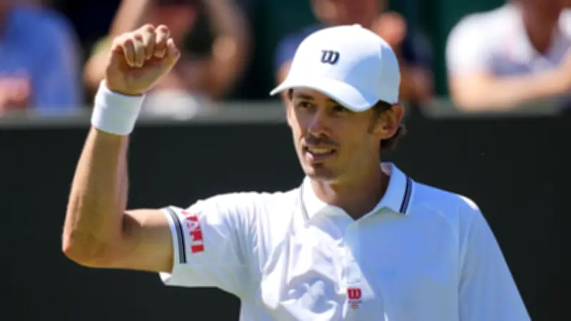 De Minaur Overcomes Mannarino to Reach Wimbledon Third Round