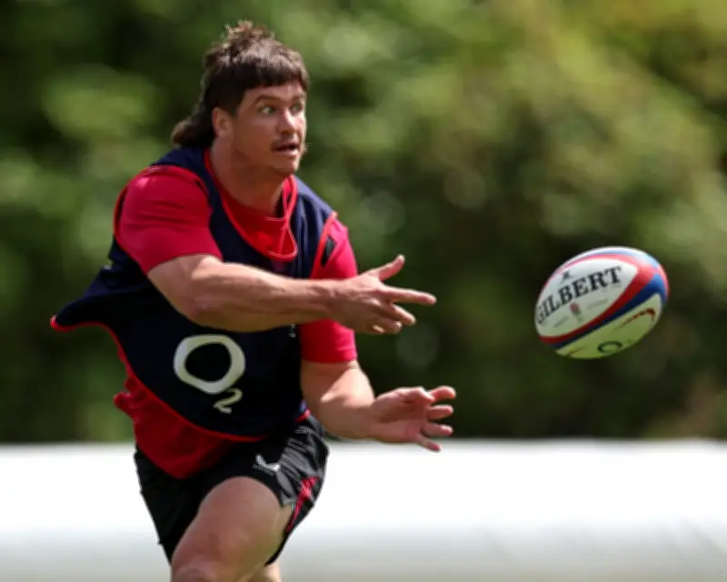 England Edge Past South Africa in Thrilling Nations Championship Opener