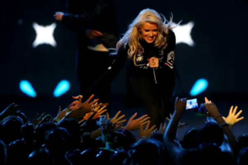 Lauren Bennett, Singer and Musician, Dies at 36