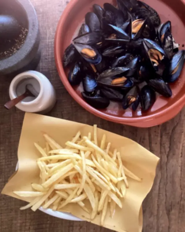 Peppered Mussels with Salty Chips Recipe by Rachel Roddy