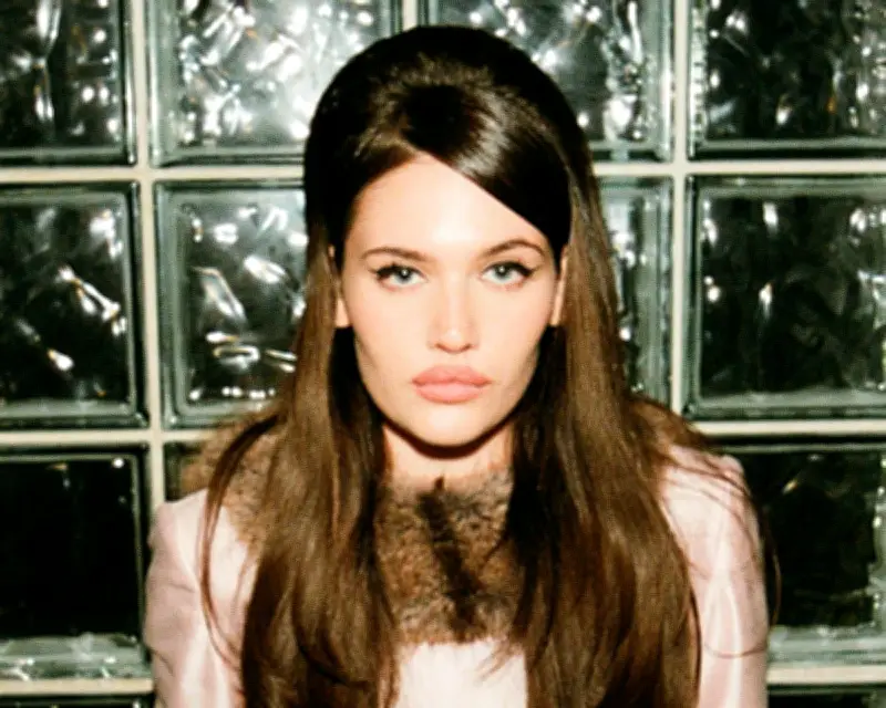 Sienna Spiro's Visitor Album: A Dazzling Debut Full of Depth and Pop Brilliance