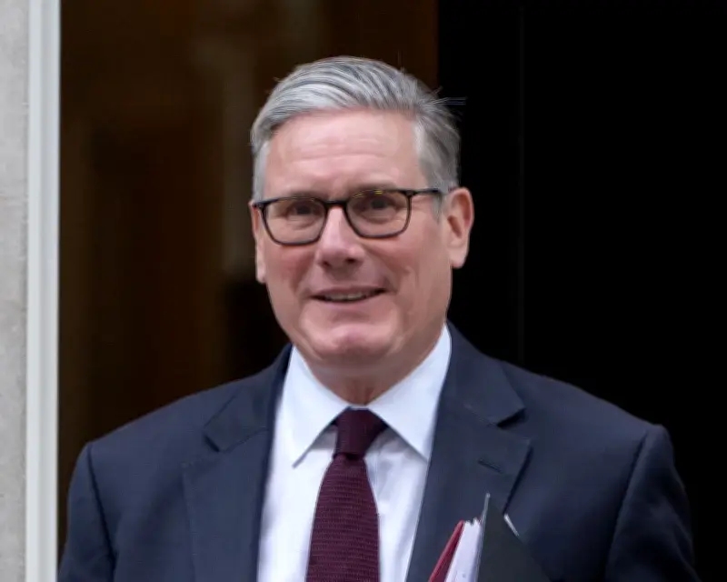 Starmer Defends Defence Investment Plan at PMQs Against Badenoch