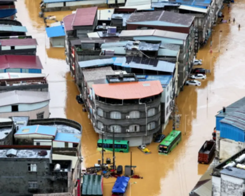 Typhoon Maysak Kills Two, Forces Thousands to Evacuate in China