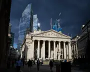 Bank of England to Ease Capital Rules Despite AI Stability Fears