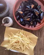 Peppered Mussels with Salty Chips Recipe by Rachel Roddy